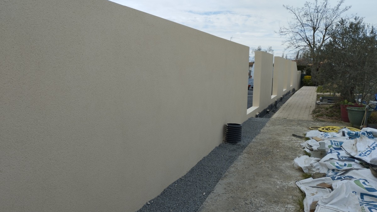 Travaux de sablage mur en pierre